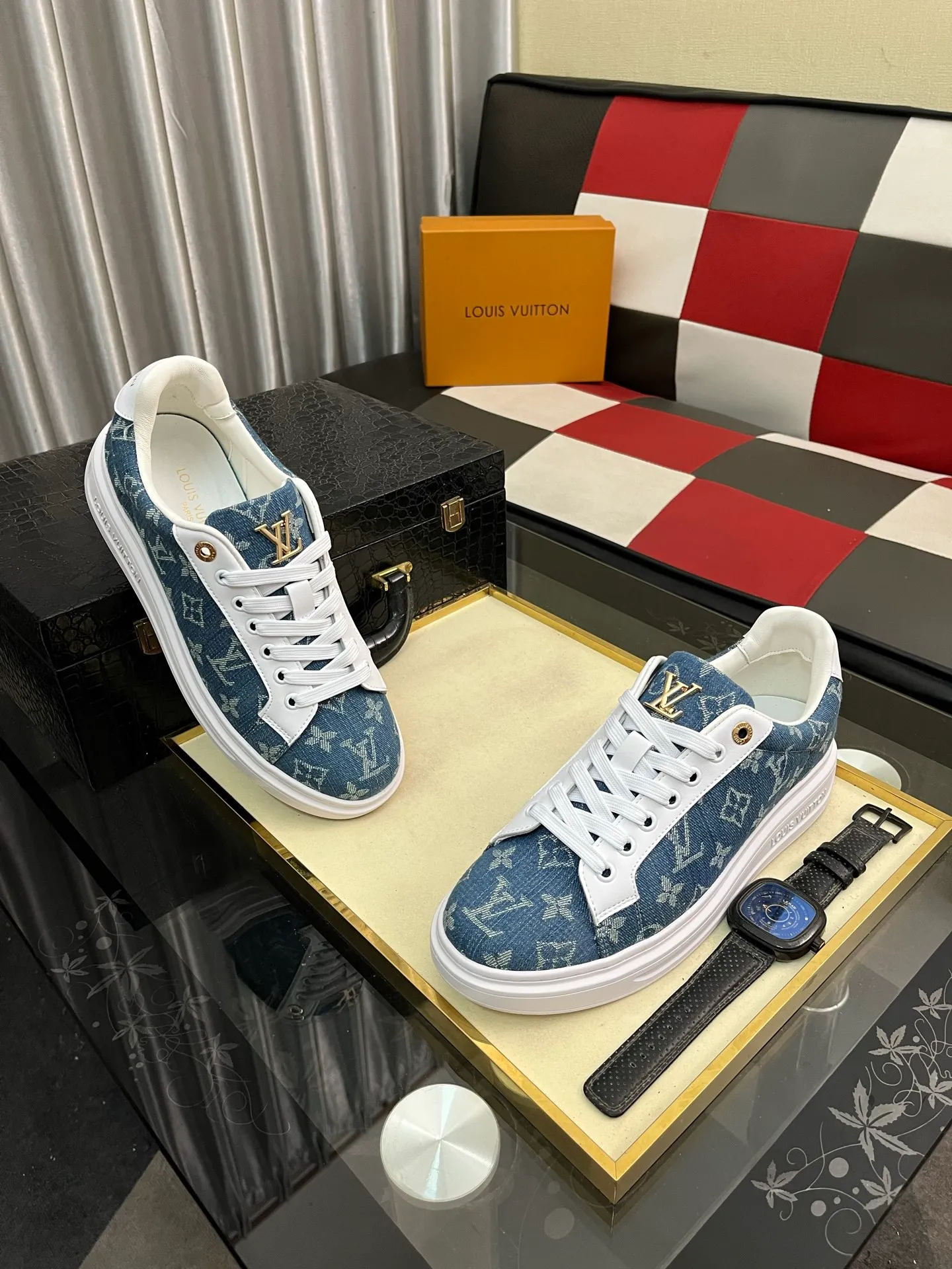 Men's shoes 💰400⌚️⌚️LV Louis Vuitton. The latest trendy casual shoes are popular in physical stores in sizes 38-44. New spring and summer comfortable imported custom original cowhide, unique jacquard fabric element design. Paired with sheepskin lining, Lv original bottom, [taiyang][taiyang] high-end packaging and high quality💪Details determine the quality, you can enter and leave the counter at will, welcome to compare🇮🇹